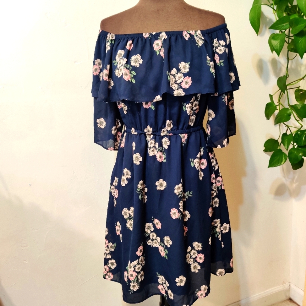 Cupcakes and Cashmere navy floral dress M